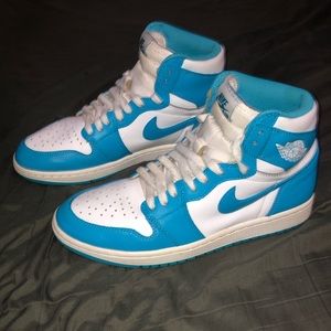 Air Jordan 1 Retro UNC